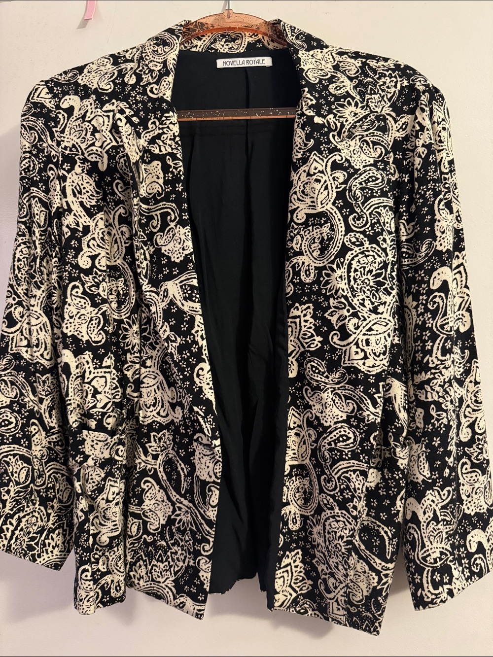Novella Royale Black and Cream Paisley Open-Front Blazer